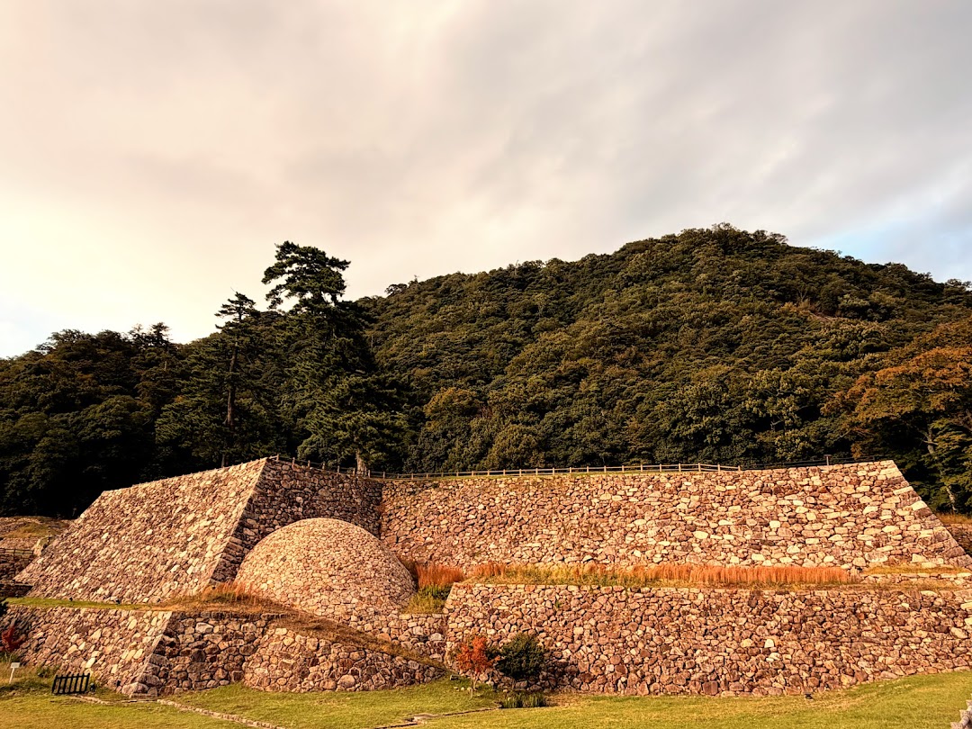 とっとりじょうせき・きゅうしょうこうえん